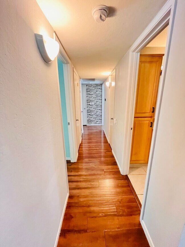 Building Photo - Beautiful 3 Bedroom 2 Bath Home with SOLAR...