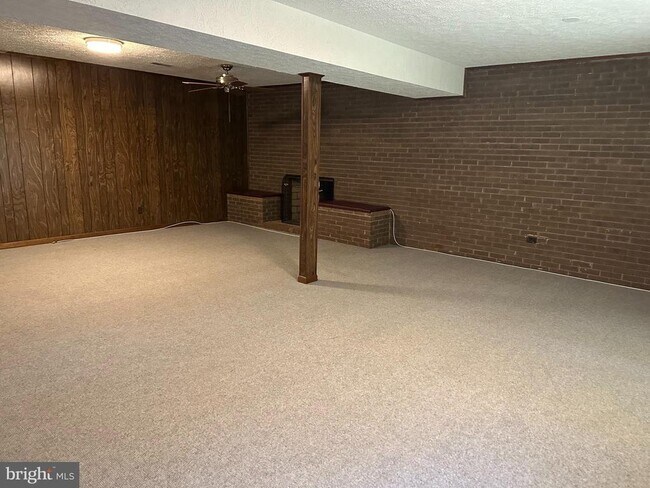 Building Photo - 6476 Lancaster Dr