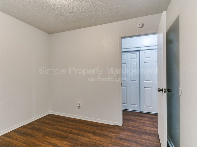 Building Photo - 6207 SE 46th St