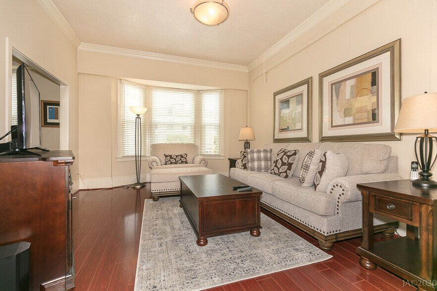 View from Entry - 2765 Lombard St