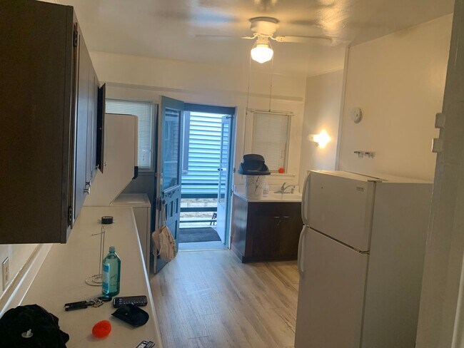 Building Photo - ***NO PET DOGS*** 2 Bedroom - All Utilities Included