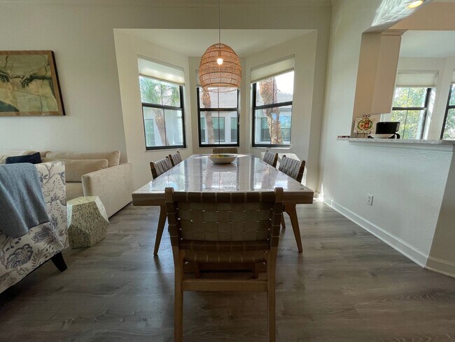 Building Photo - 2377 Ravenna Blvd