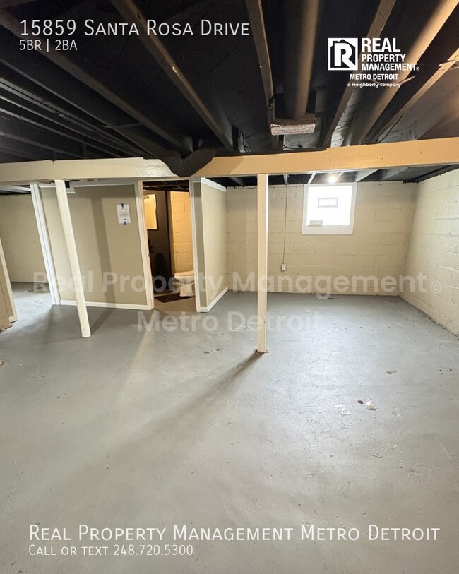 Building Photo - 15859 Santa Rosa Dr