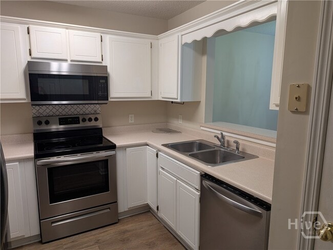 Building Photo - 130 Towne Pk Dr