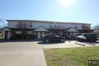 Building Photo - Now Leasing – 401 W Ave E, Unit B