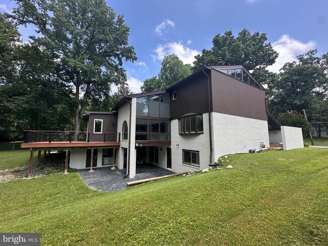 Building Photo - 6005 Neilwood Dr