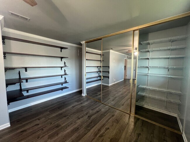 Building Photo - Garden Park Townhomes: 3 Bedroom 3 Bath At...