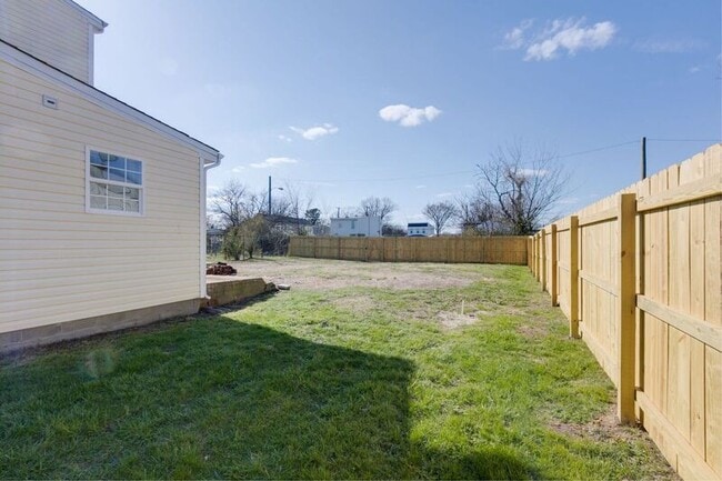 Building Photo - 1722 N 29th St