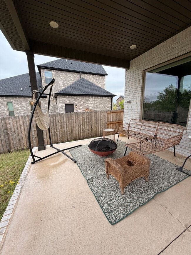 Building Photo - Spacious 5-Bedroom House in Cave Springs, AR