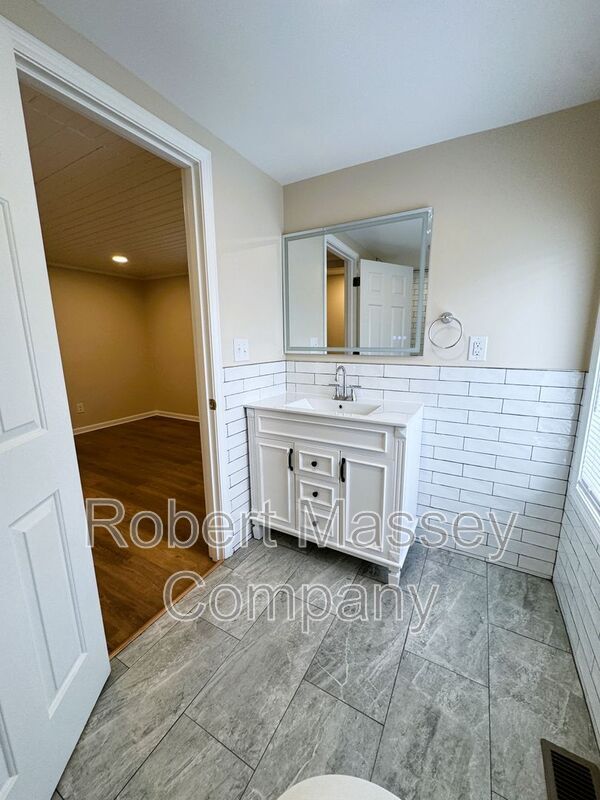 Building Photo - 1236 Cherokee Rd