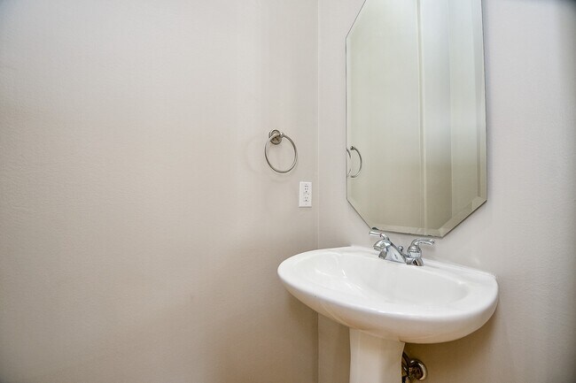 Building Photo - 118 McGowen St