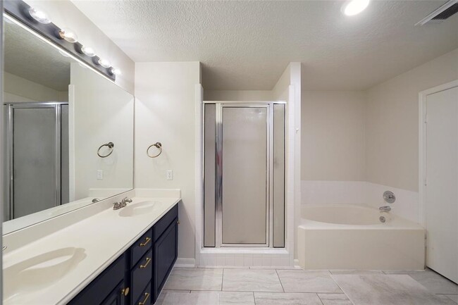 Building Photo - 306 W Little Oak Ct