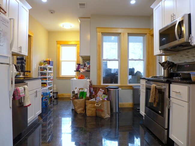 Primary Photo - 164 Winchester St