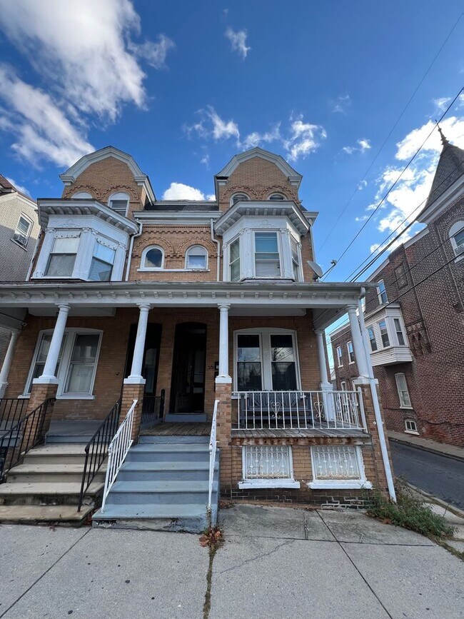 Primary Photo - 23 S Madison St