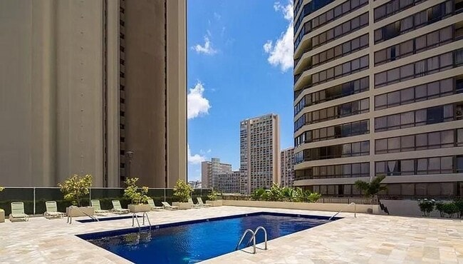 Building Photo - 2499 Kapiolani Blvd