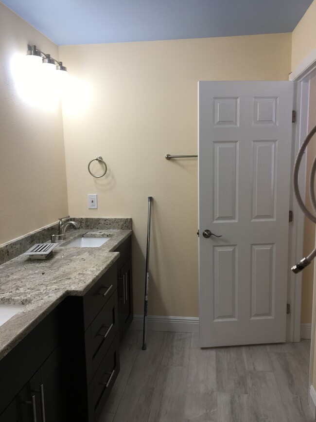 Master bath - 312 14th St SW