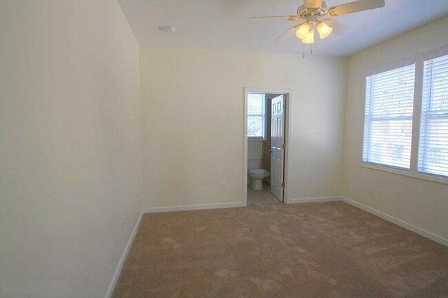 Building Photo - Historic Lincolnville Roommate-Ready Apartment!