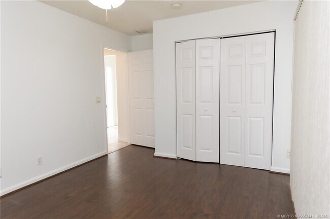 Building Photo - 8965 SW Chevy Cir