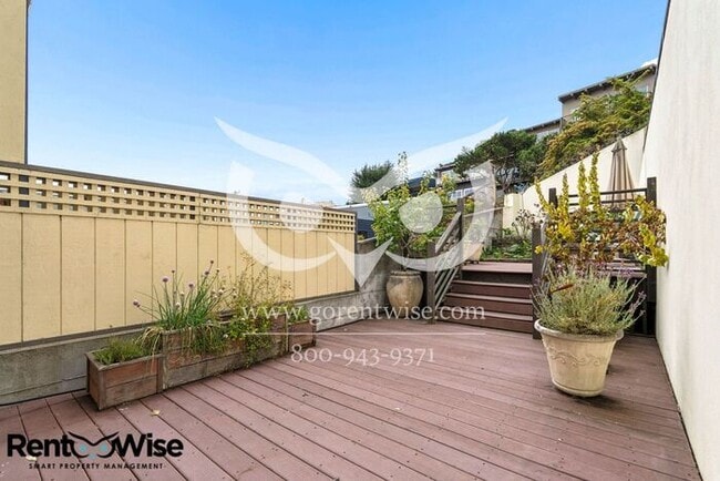 Building Photo - 727 Moraga St