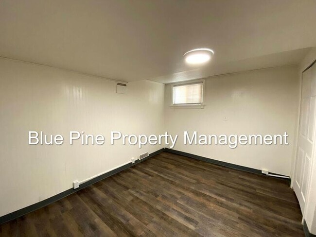 Building Photo - 371 3rd St
