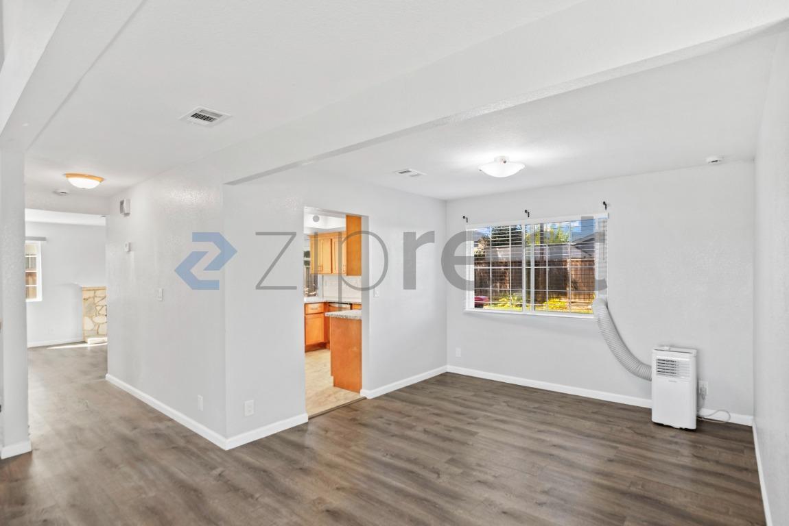 Building Photo - Unit