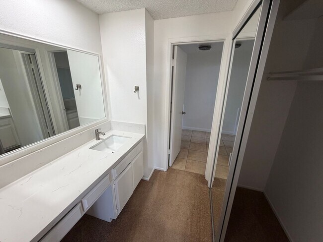 Building Photo - 2 BEDROOM CONDO UNIT IN THE WEST LA AREA 646 481 4404