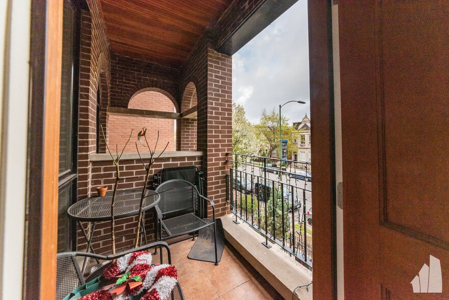 Building Photo - 1133 W Addison St