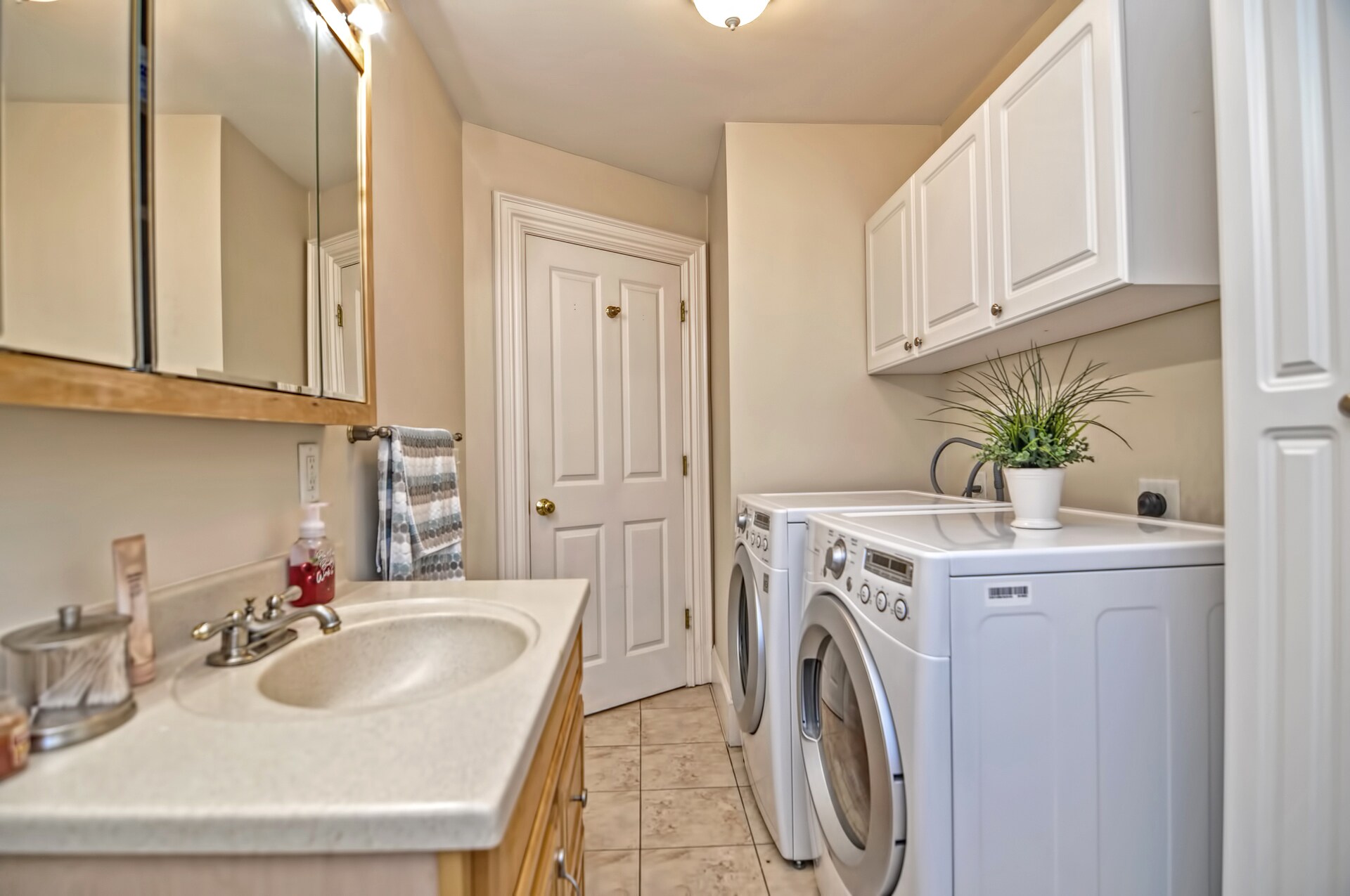 Full bath W/D - 40 Avon St