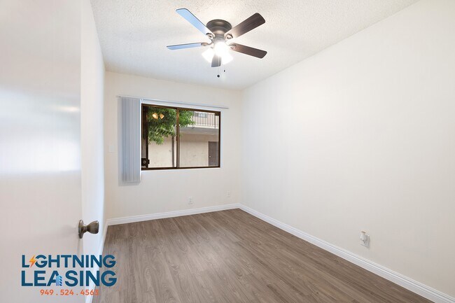 Building Photo - 10522 S Figueroa St