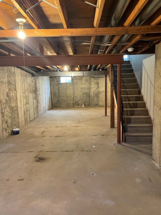 Building Photo - 30 Greensward Ln