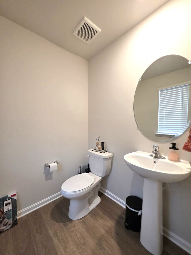 Building Photo - 1120 Wintermead Lp