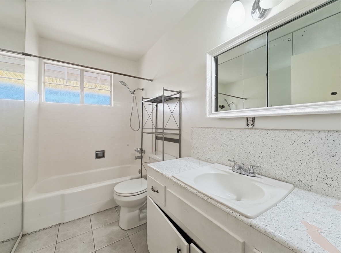 Building Photo - 2715 E Glenrosa Ave