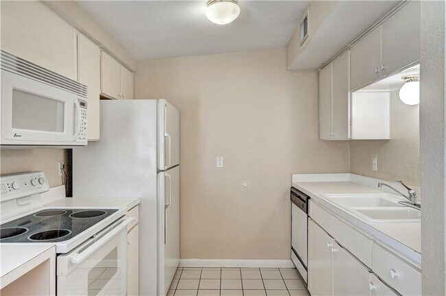 Building Photo - UT condo for lease