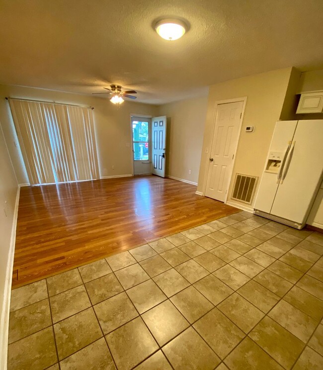 Building Photo - SUPER CUTE! 1st Floor 1 Bedroom/ 1 Bath Co...