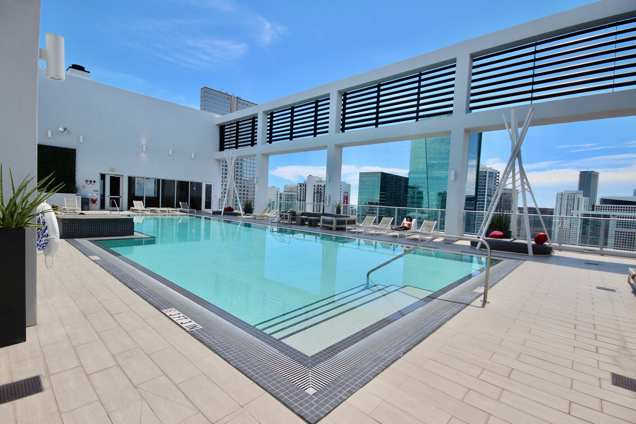 Rooftop Pool - 151 SE 1st St