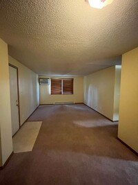 Building Photo - 2 Bedroom condo on the west side of Iowa City