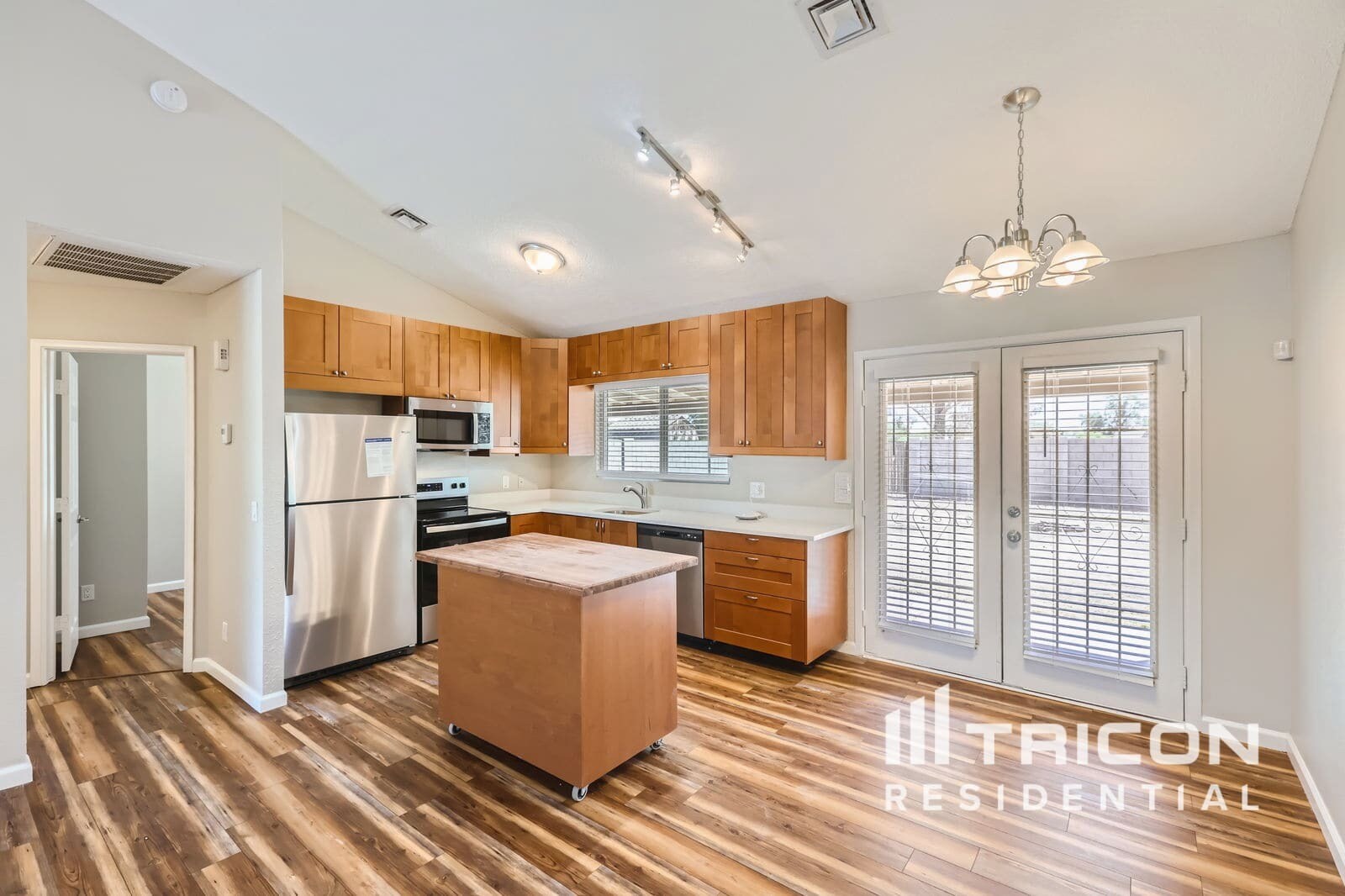 Building Photo - 673 E Estrella Dr