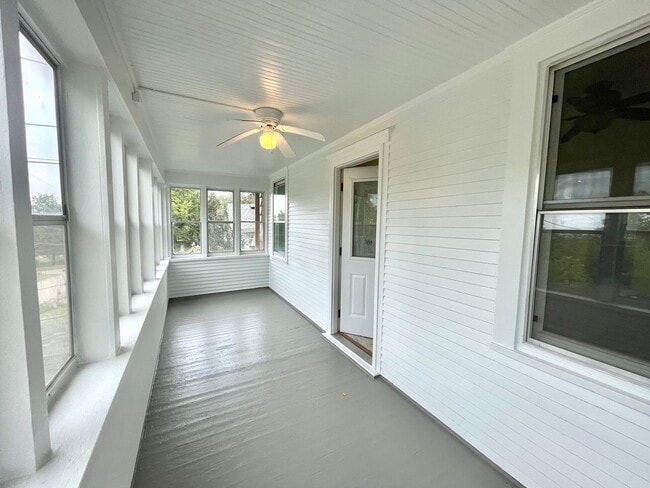 Building Photo - South Omaha Bungalow