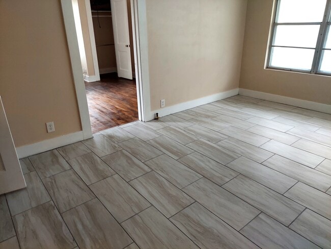 Building Photo - 1703 Chaffin St