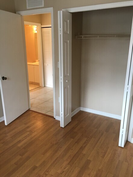 Building Photo - 1261 SE 27th St