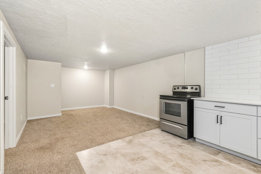 Building Photo - 2020 W Bedford Dr