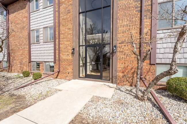 Building Photo - ONE11 RESIDENCES - MONROE