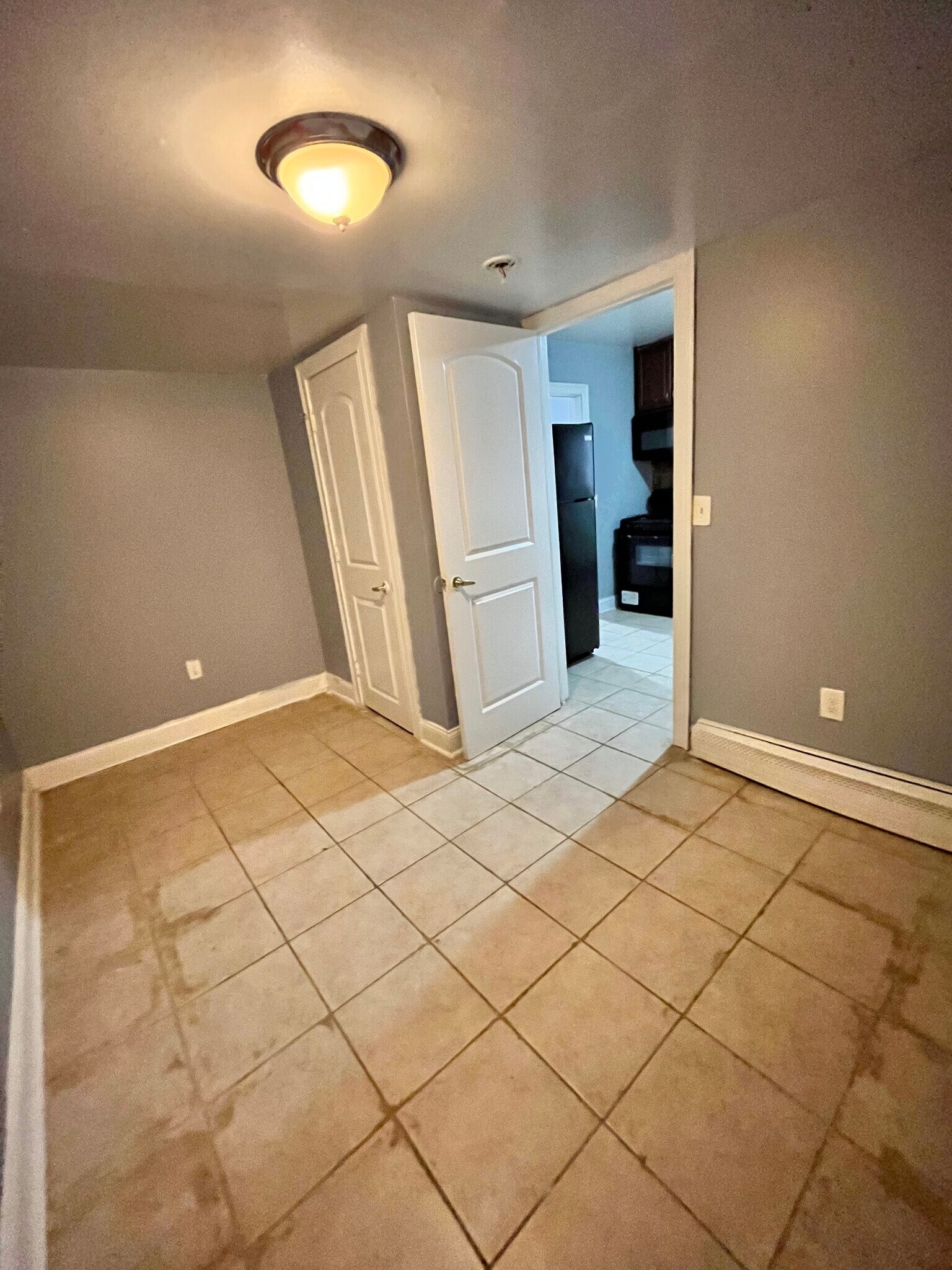 131 W 54th Bsmt - 133 W 54th St