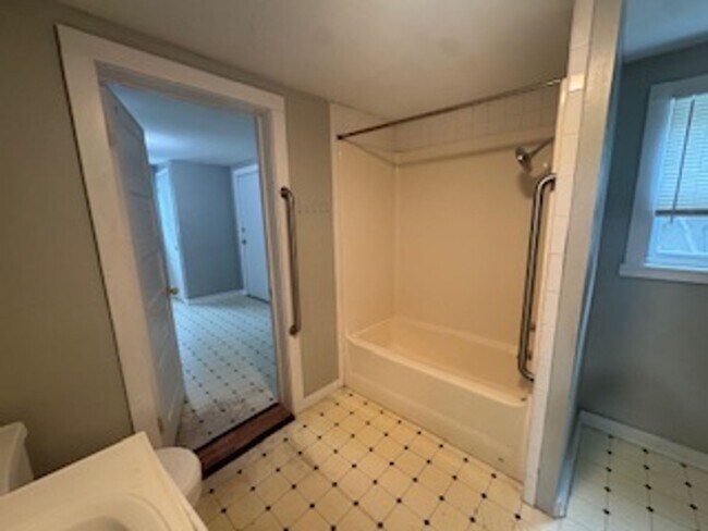 Building Photo - 2 Bedroom House Near Downtown OKC