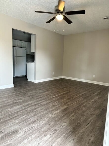 Building Photo - 216 Colonial Heights Rd