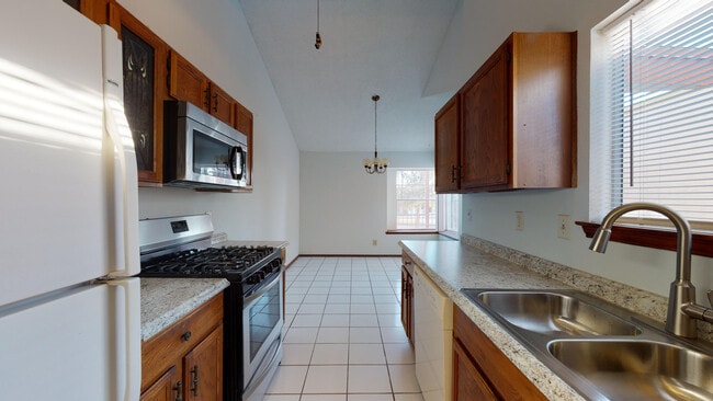 Building Photo - 909 Tepic Dr
