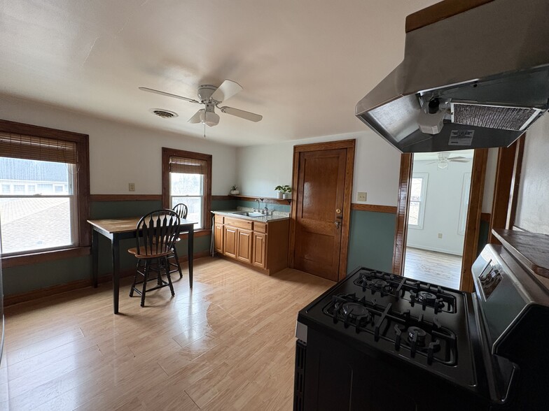 Building Photo - 366 Penora St