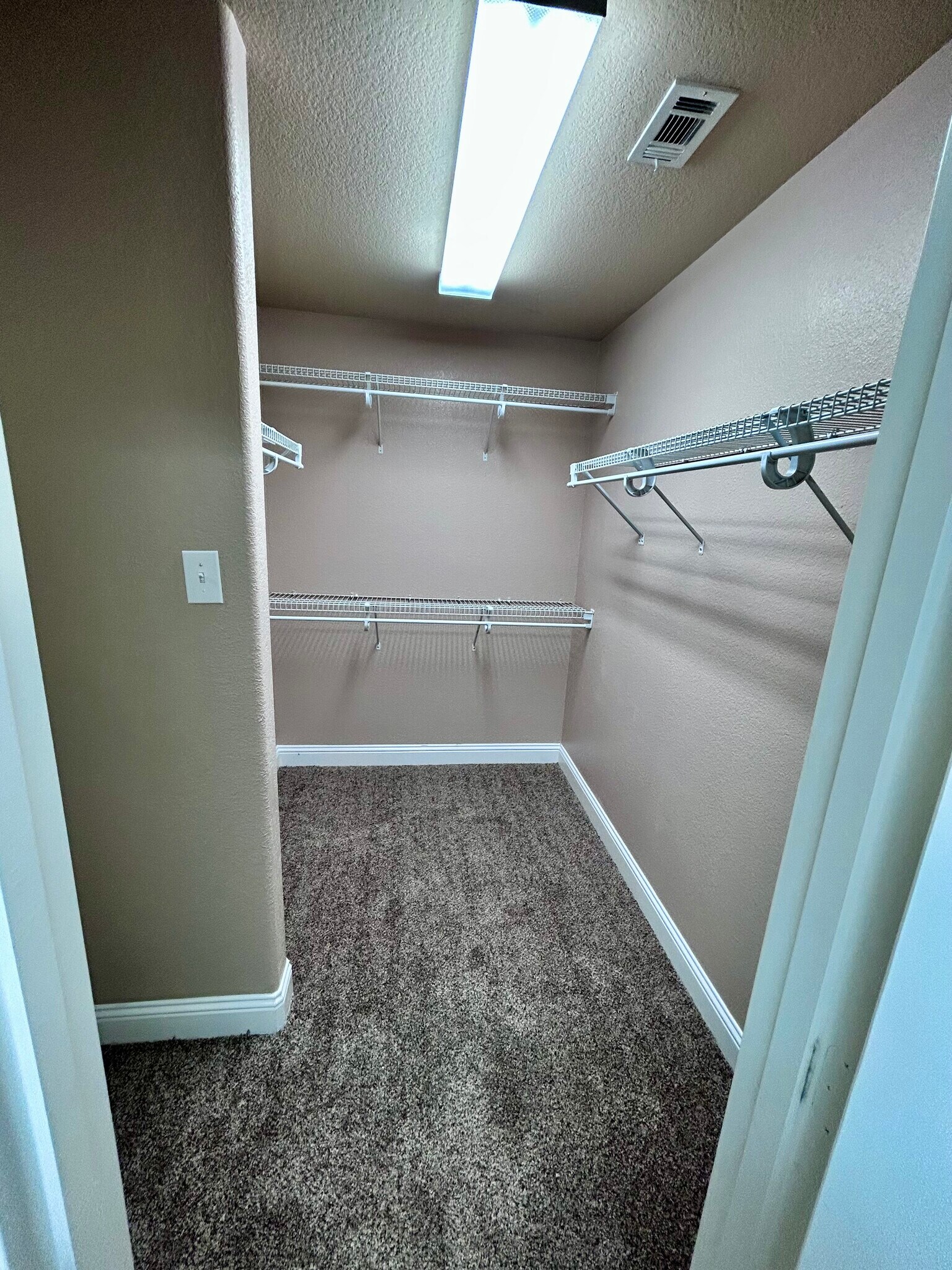 Building Photo - 1521 Applegate Way
