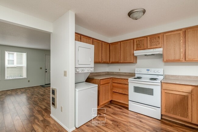 Building Photo - Irvington 2 BR - Great Location, Great Space!