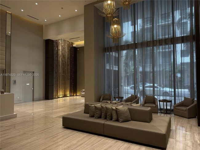 Building Photo - 1010 SW 2nd Ave